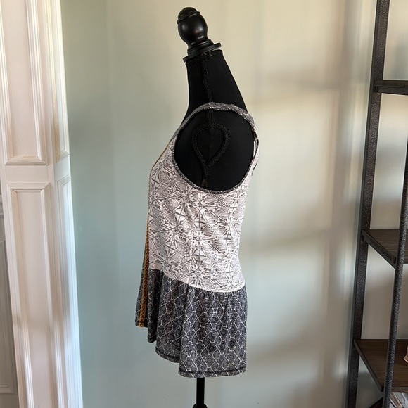 Top - Picture 2 of 3